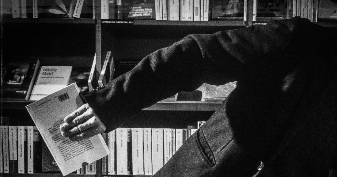 VOLER DES LIVRES